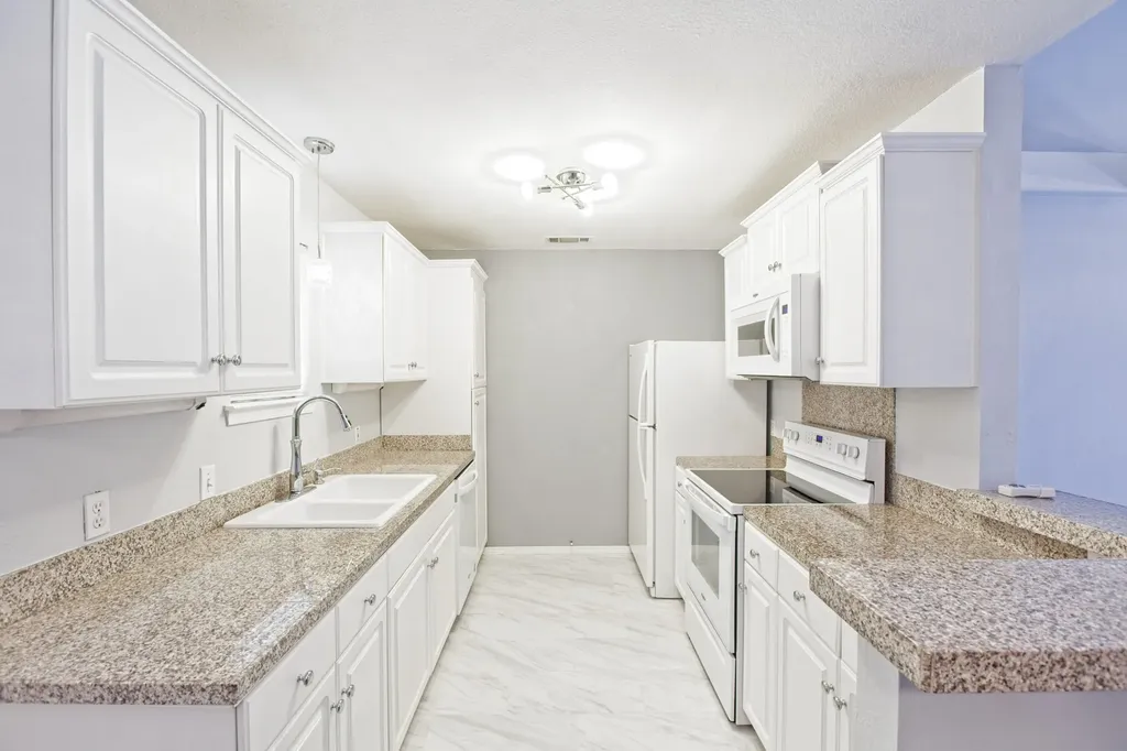 10590 High Hollows Drive Dallas TX 75230