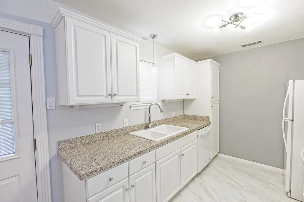 10590 High Hollows Drive Dallas TX 75230