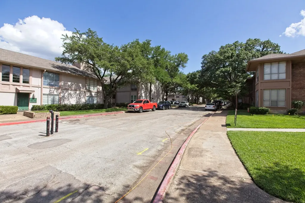 10590 High Hollows Drive Dallas TX 75230