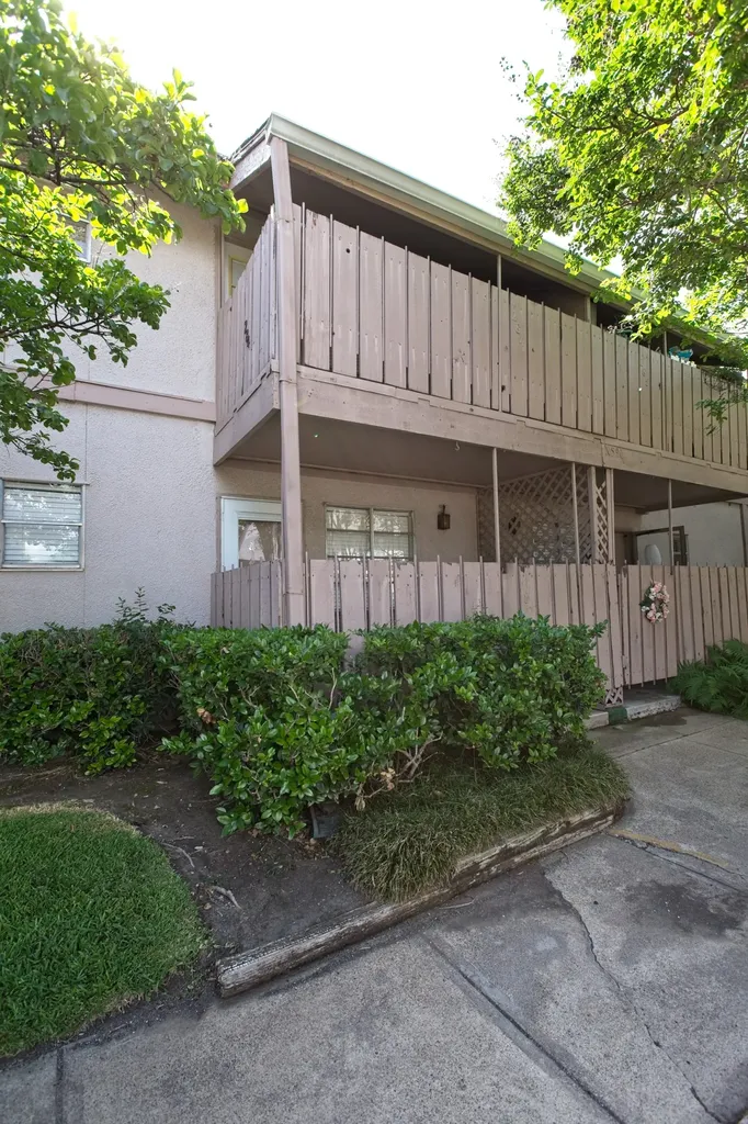 10590 High Hollows Drive Dallas TX 75230