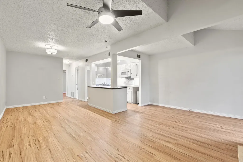 3195 Golden Oak Court Farmers Branch TX 75234