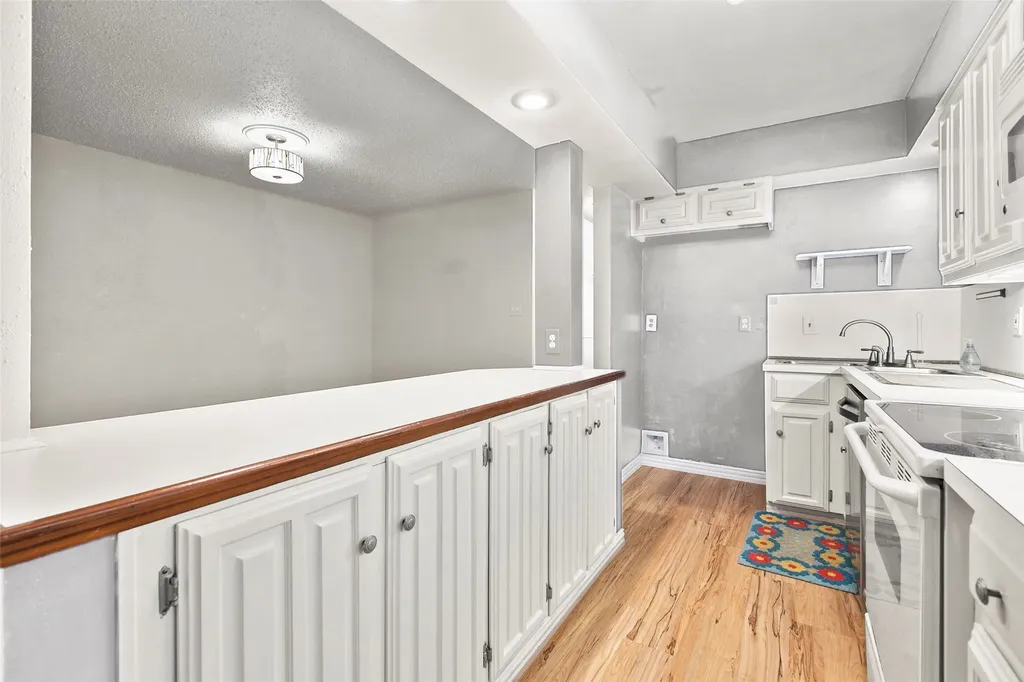 3195 Golden Oak Court Farmers Branch TX 75234