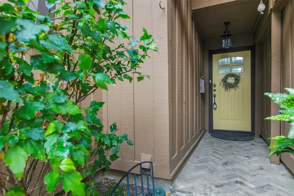 3195 Golden Oak Court Farmers Branch TX 75234