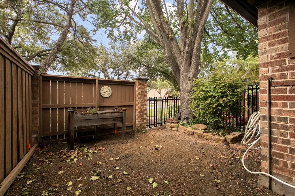 3195 Golden Oak Court Farmers Branch TX 75234