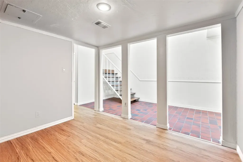 3195 Golden Oak Court Farmers Branch TX 75234