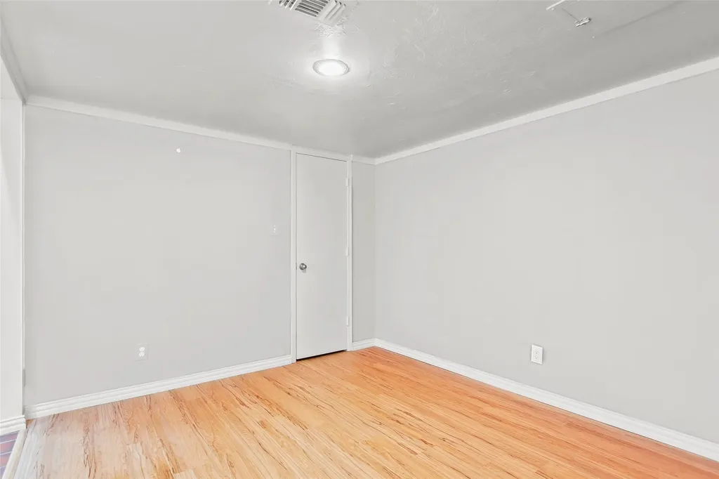 3195 Golden Oak Court Farmers Branch TX 75234