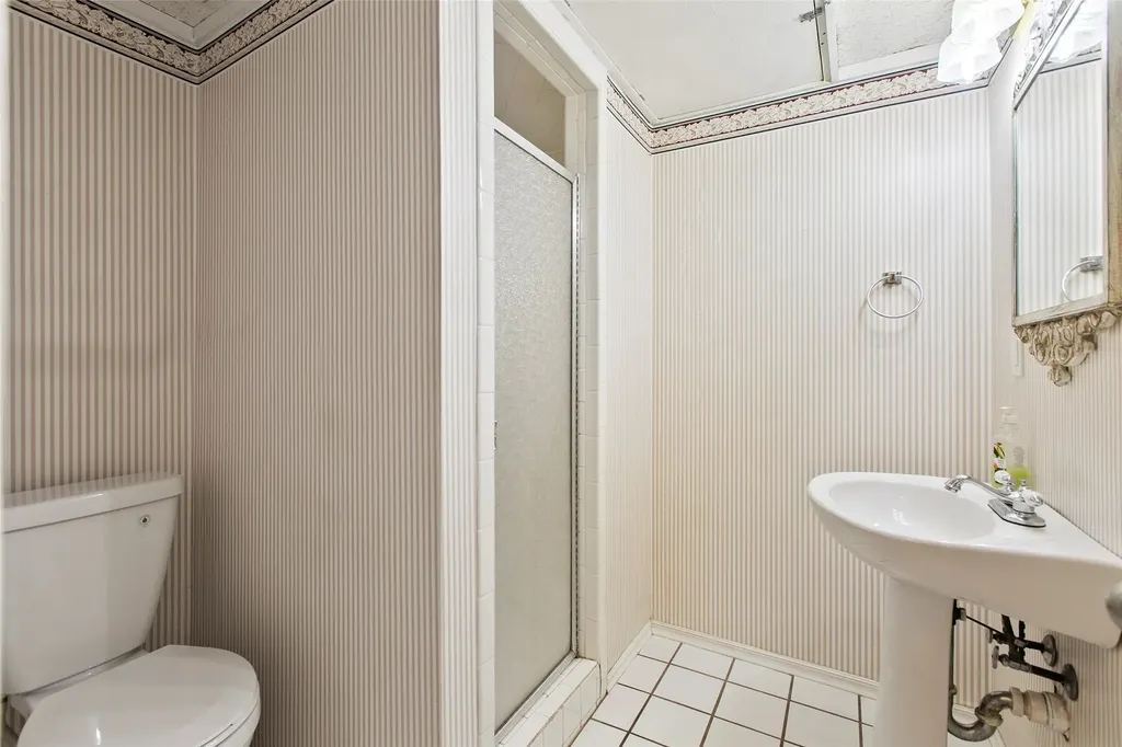 3195 Golden Oak Court Farmers Branch TX 75234