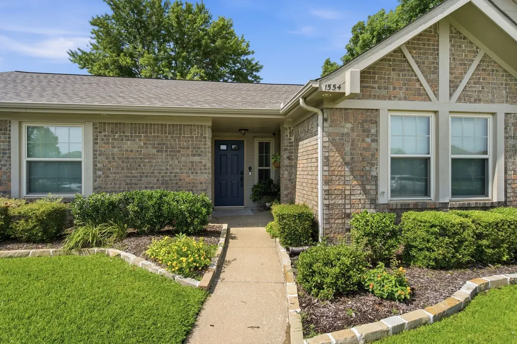 1554 Waterford Drive Lewisville TX 75077