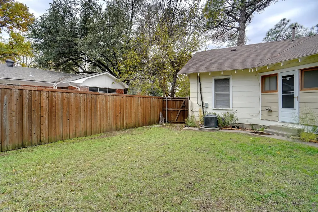 1826 N Bell Avenue Denton TX 76209