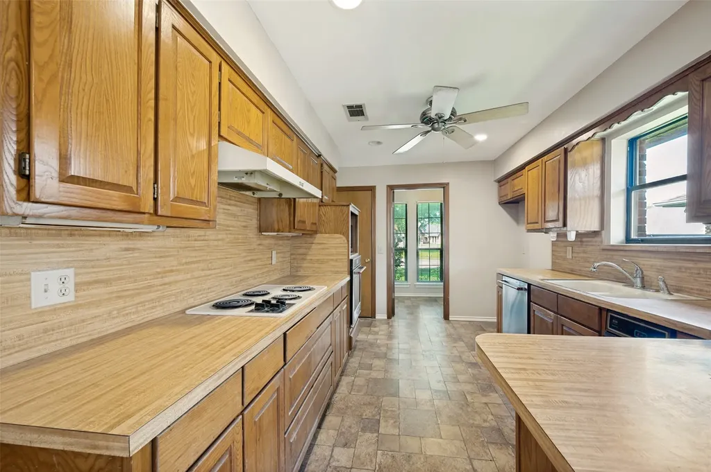 2505 Copper Creek Lane Carrollton TX 75006
