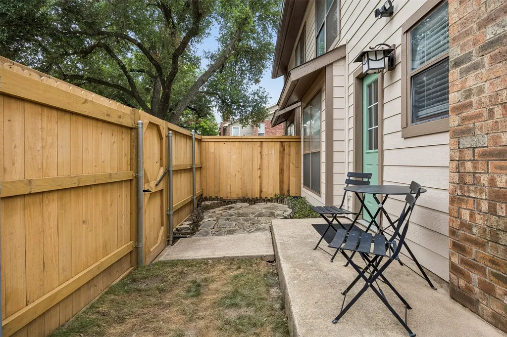7522 Holly Hill Drive Dallas TX 75231