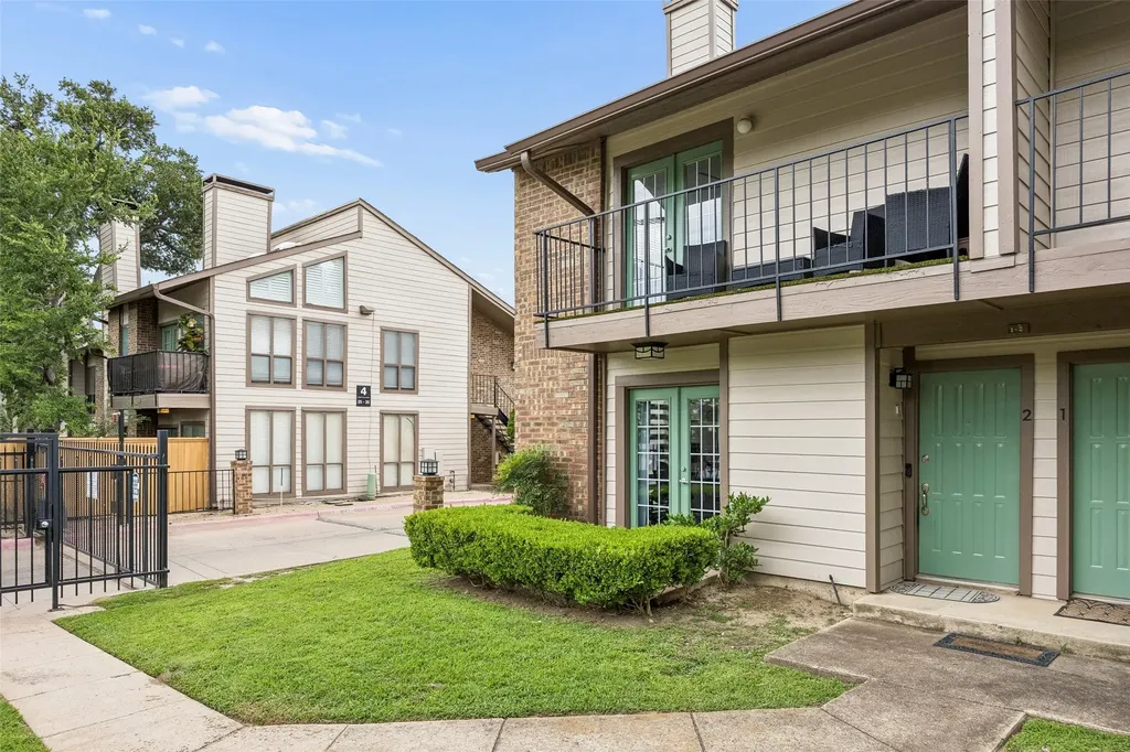 7522 Holly Hill Drive Dallas TX 75231