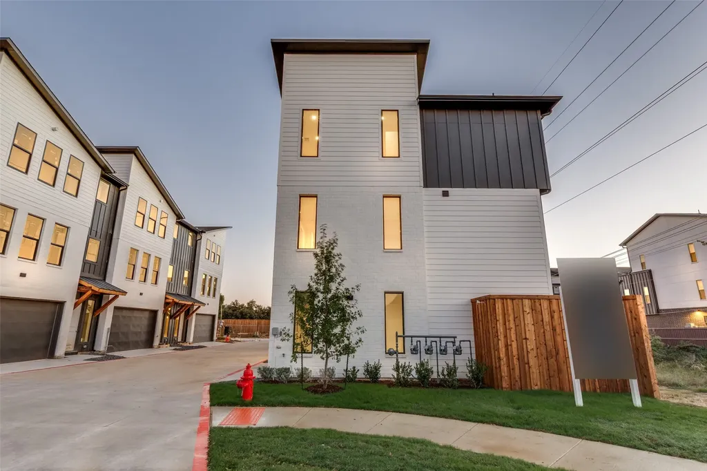 3940 Spring Valley Road Farmers Branch TX 75001