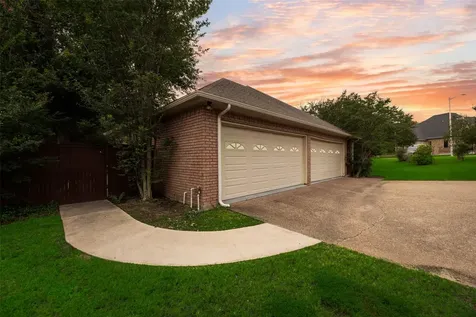 2312 Stonegate Circle Denton TX 76205