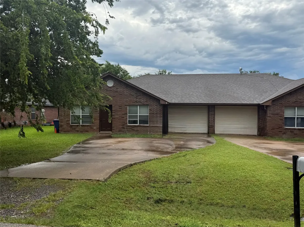 621 Franklin Avenue Pottsboro TX 75076