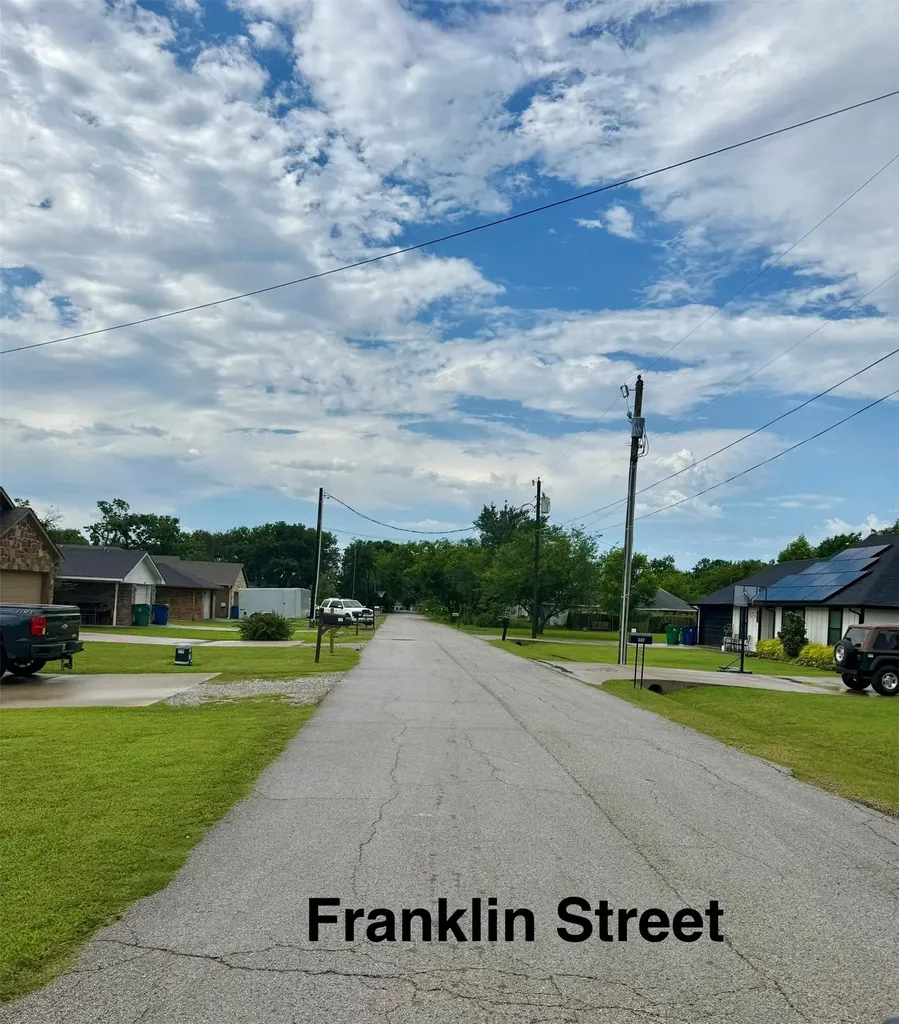 621 Franklin Avenue Pottsboro TX 75076