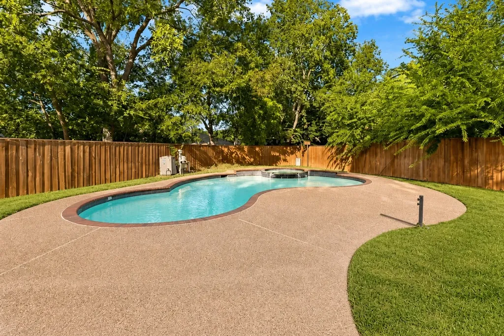 2505 Classic Court W Bedford TX 76021
