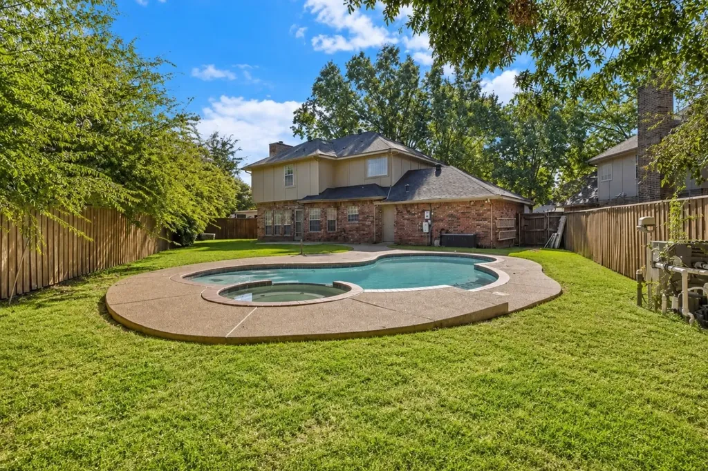 2505 Classic Court W Bedford TX 76021