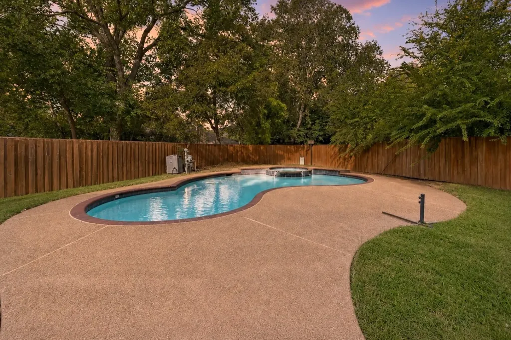 2505 Classic Court W Bedford TX 76021