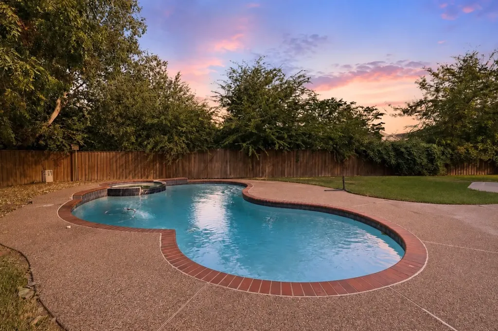 2505 Classic Court W Bedford TX 76021