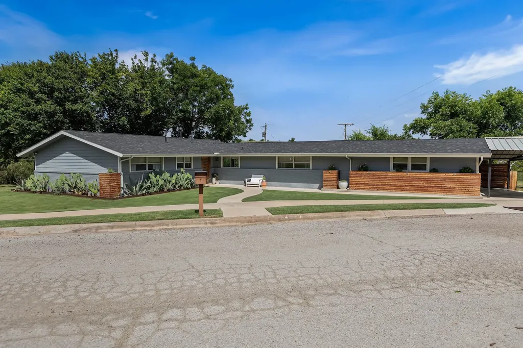 1613 S Cliff Street Decatur TX 76234