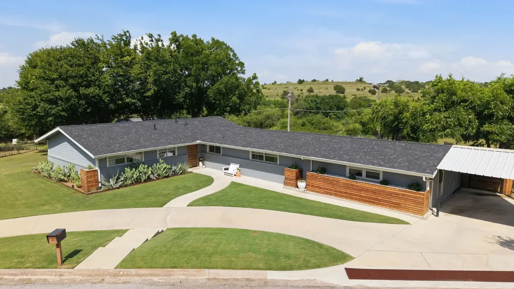 1613 S Cliff Street Decatur TX 76234
