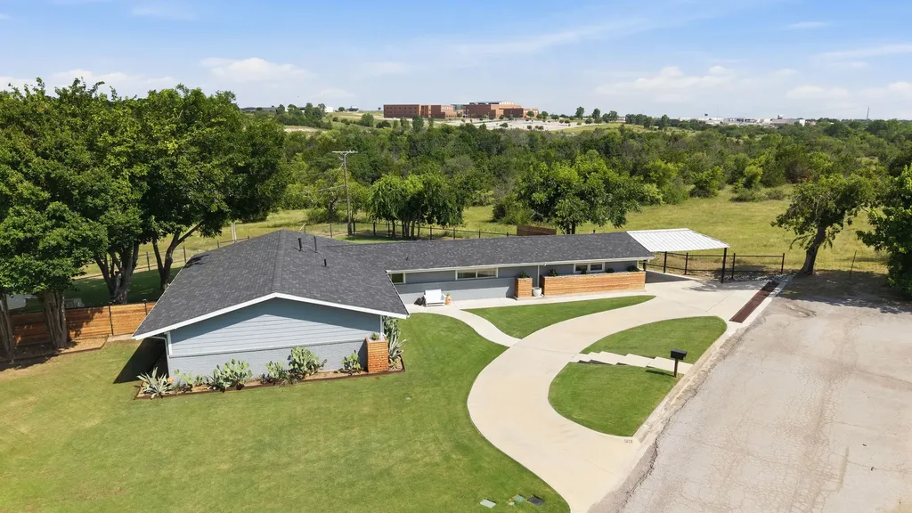 1613 S Cliff Street Decatur TX 76234