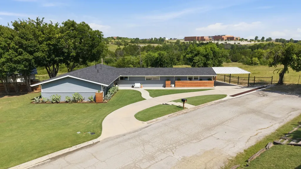 1613 S Cliff Street Decatur TX 76234