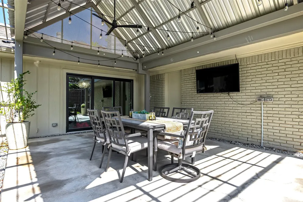7251 Crooked Oak Drive Dallas TX 75248