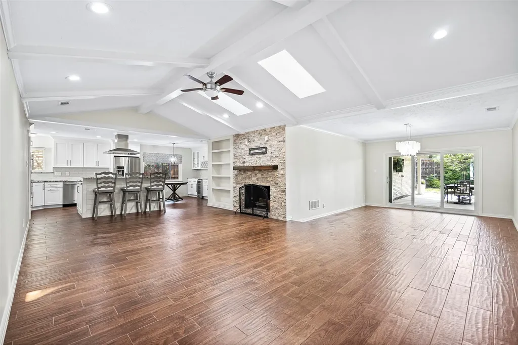 7251 Crooked Oak Drive Dallas TX 75248