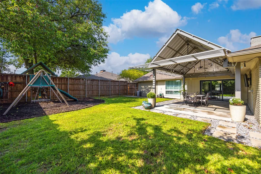 7251 Crooked Oak Drive Dallas TX 75248
