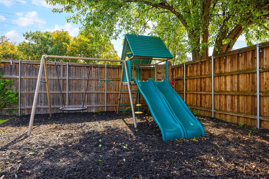 7251 Crooked Oak Drive Dallas TX 75248