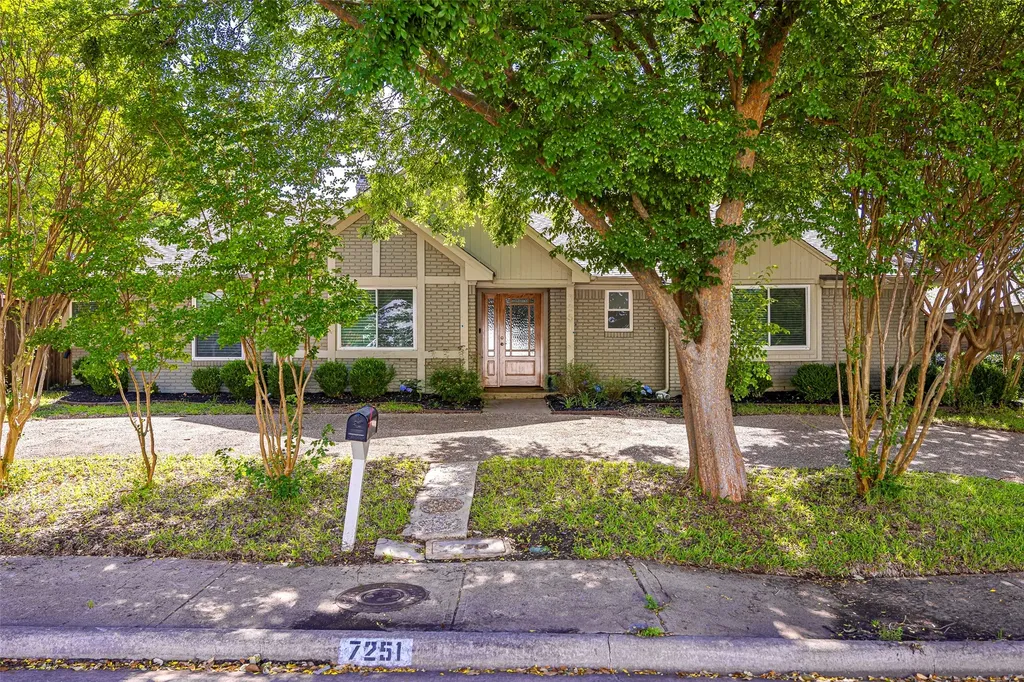 7251 Crooked Oak Drive Dallas TX 75248