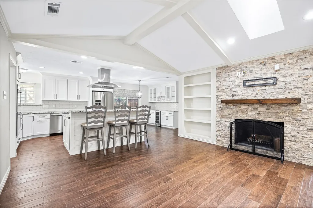 7251 Crooked Oak Drive Dallas TX 75248