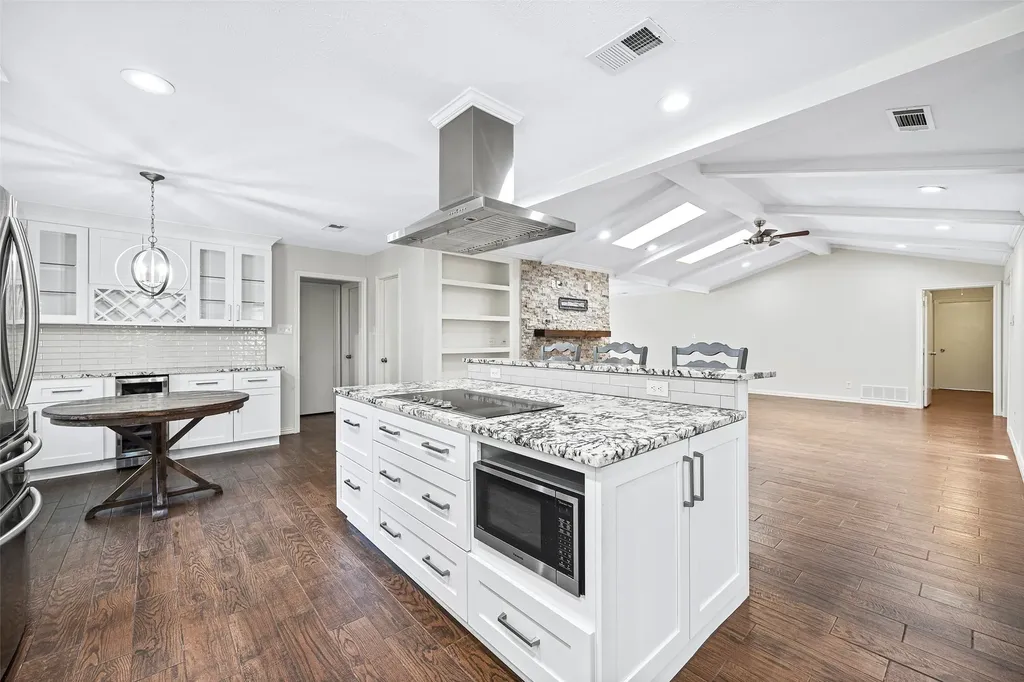 7251 Crooked Oak Drive Dallas TX 75248