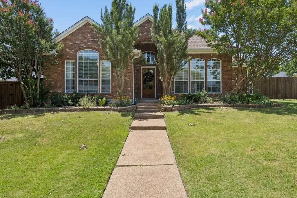 729 Herman Drive Hurst TX 76054