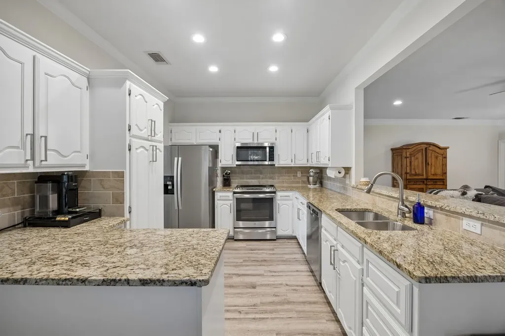729 Herman Drive Hurst TX 76054