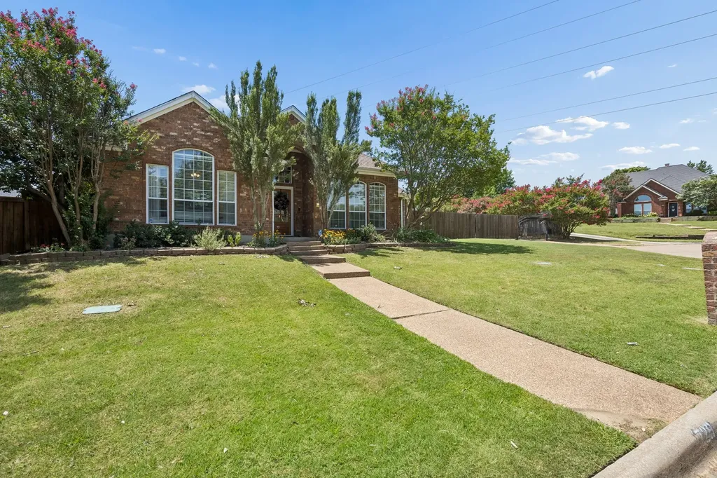 729 Herman Drive Hurst TX 76054