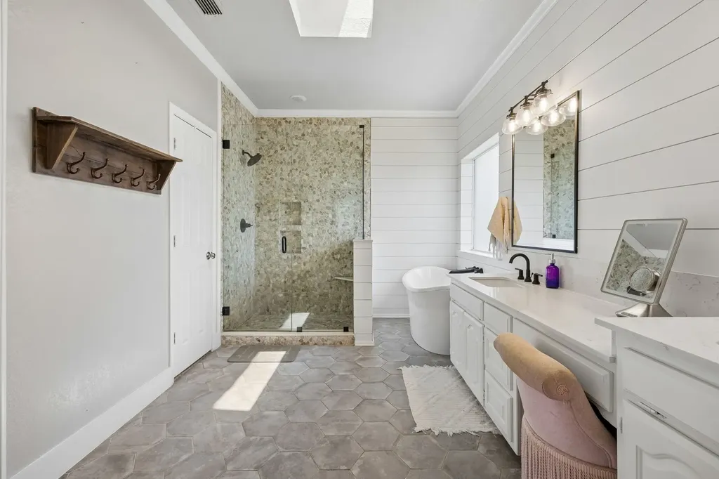 729 Herman Drive Hurst TX 76054