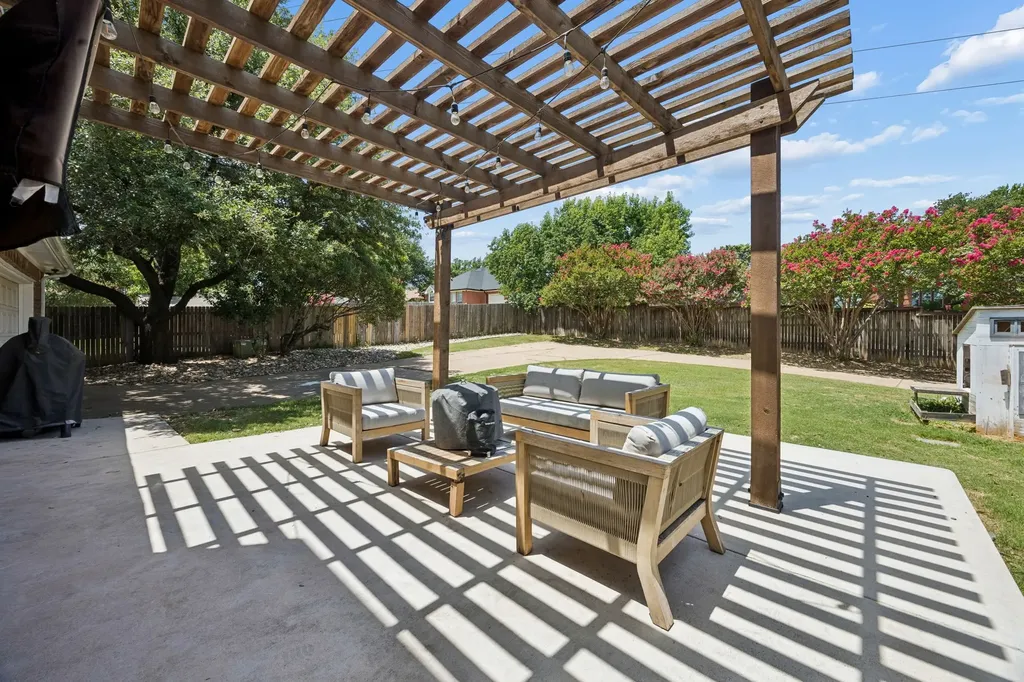 729 Herman Drive Hurst TX 76054