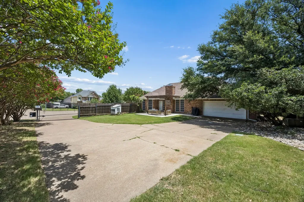 729 Herman Drive Hurst TX 76054