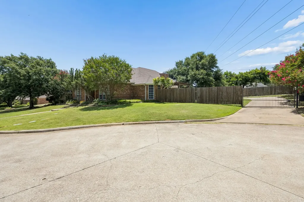 729 Herman Drive Hurst TX 76054