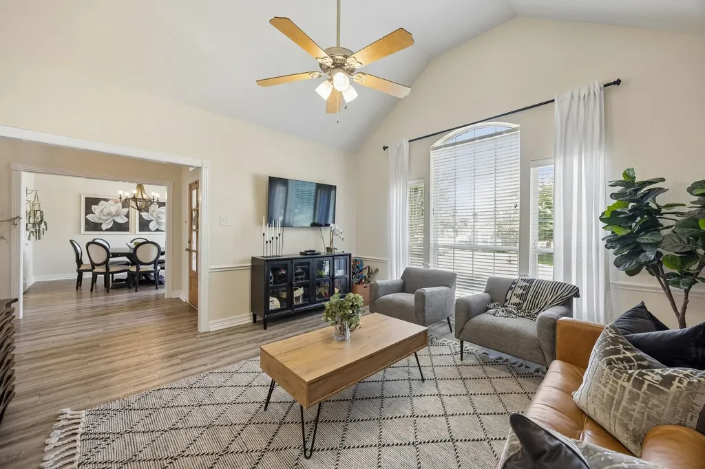 729 Herman Drive Hurst TX 76054