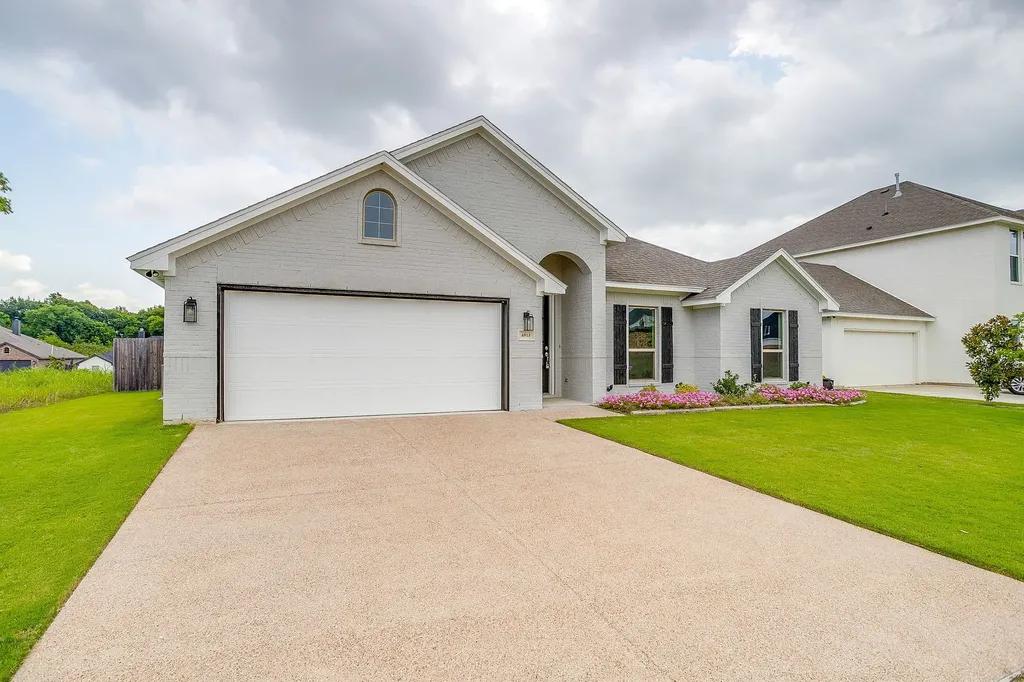 6913 Trail Rock Drive Benbrook TX 76126