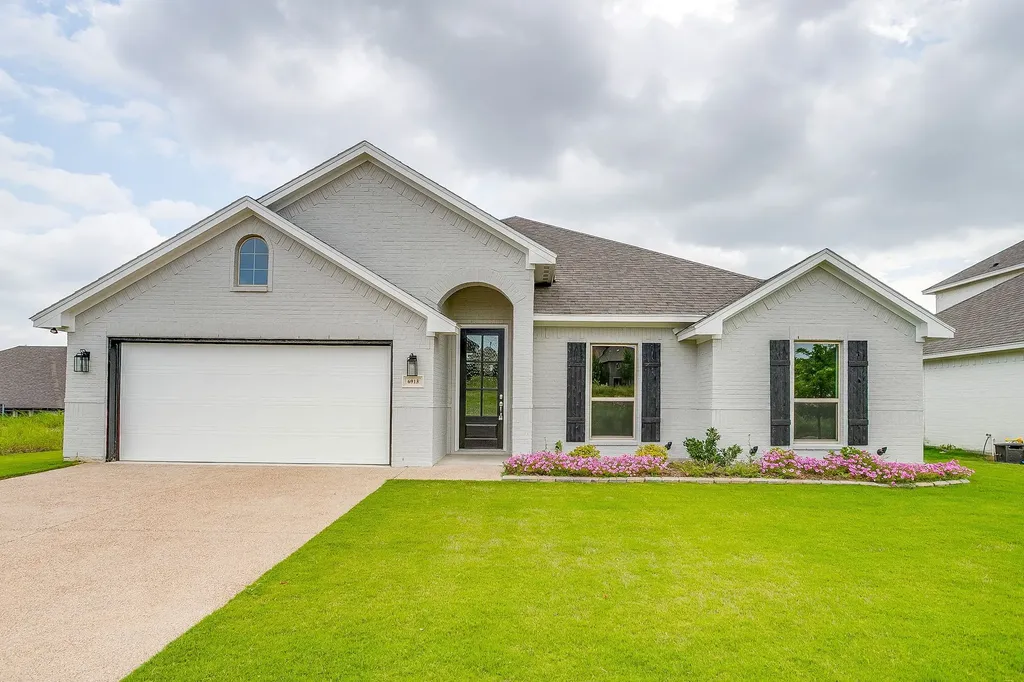 6913 Trail Rock Drive Benbrook TX 76126