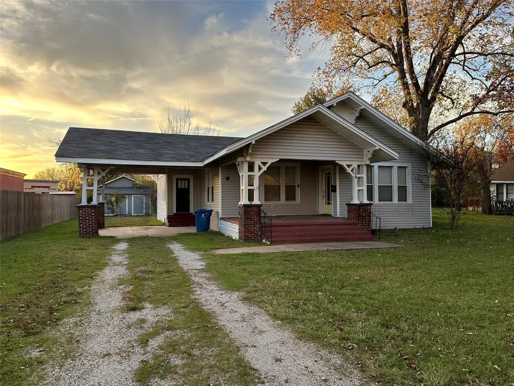 509 N Ross Avenue Mexia TX 76667
