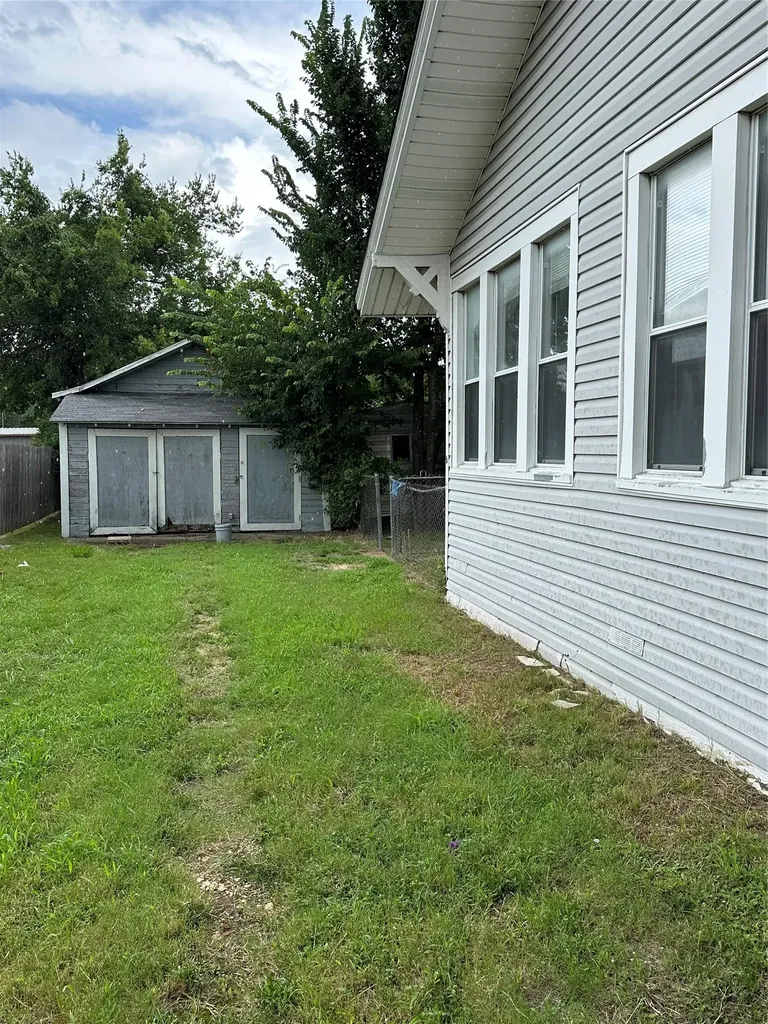 509 N Ross Avenue Mexia TX 76667