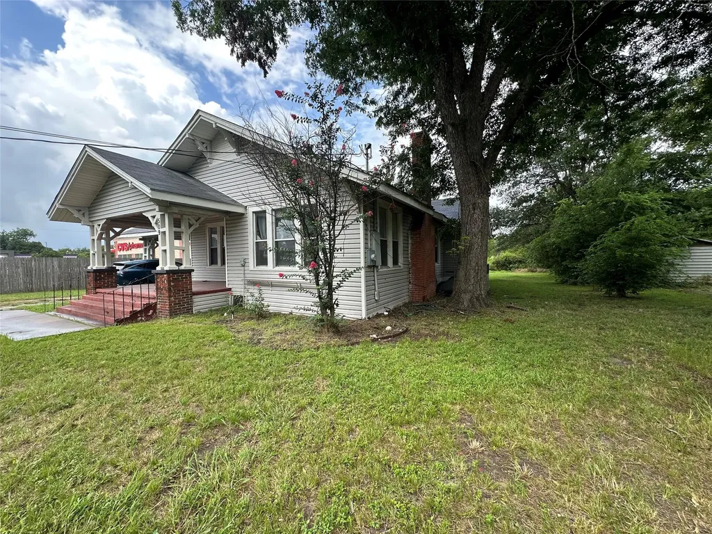 509 N Ross Avenue Mexia TX 76667