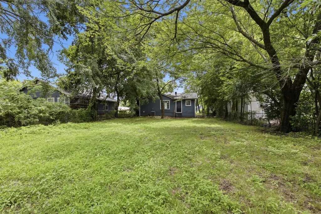615 W Coffin Street Denison TX 75020