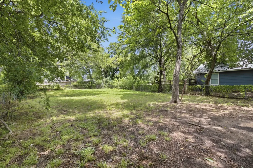615 W Coffin Street Denison TX 75020